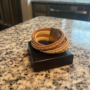 Women’s light pink/brown/cream bracket